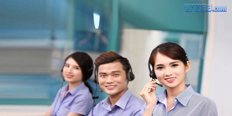 Gọi số hotline sân chơi để được tư vấn